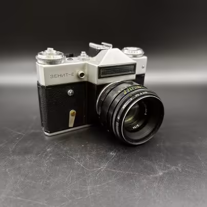 Фотоаппарат не рабочий "Зенит-Е" с объективом "Гелиос-44-2" в кофре, Белорусское оптико-механическое объединение (БелОМО)