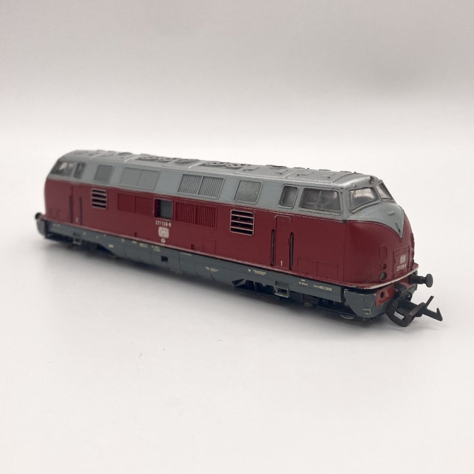 Модель железнодорожного локомотива BR221, Zeuke