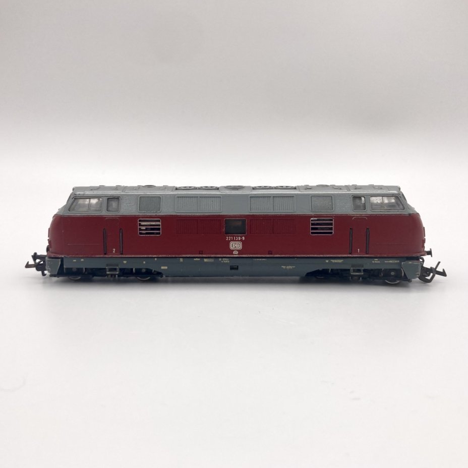 Модель железнодорожного локомотива BR221, Zeuke