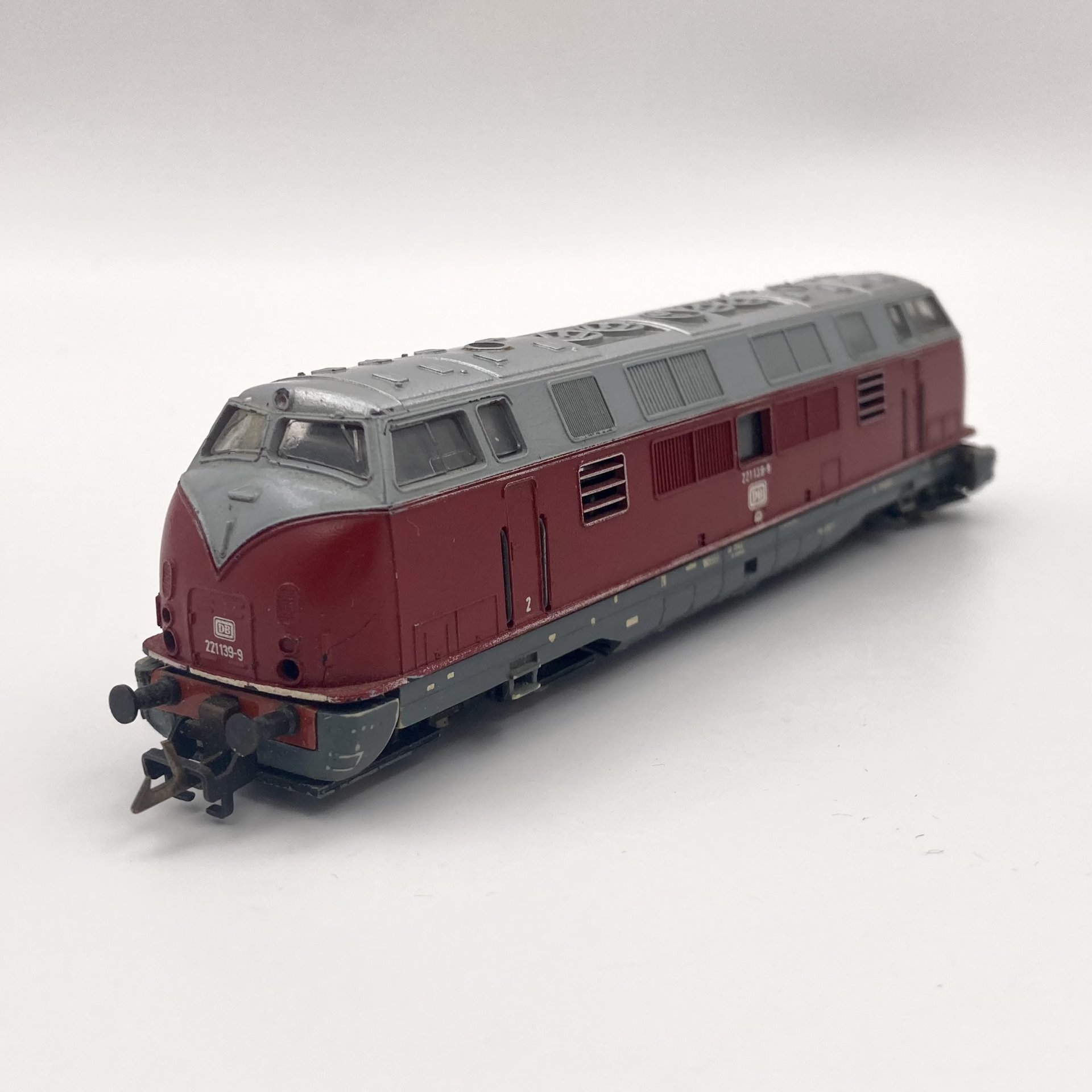 Модель железнодорожного локомотива BR221, Zeuke