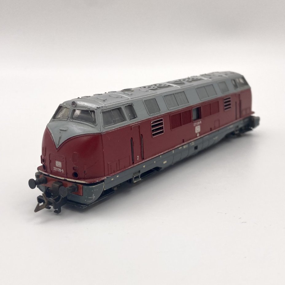 Модель железнодорожного локомотива BR221, Zeuke