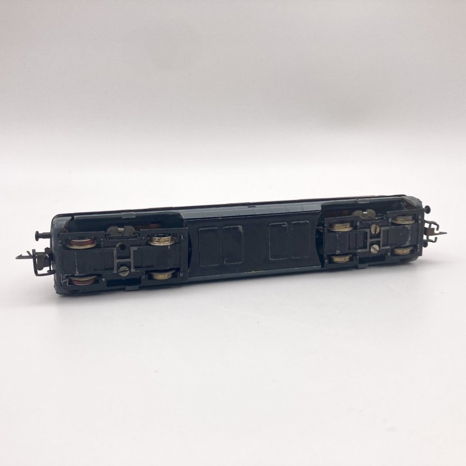 Модель железнодорожного локомотива BR221, Zeuke