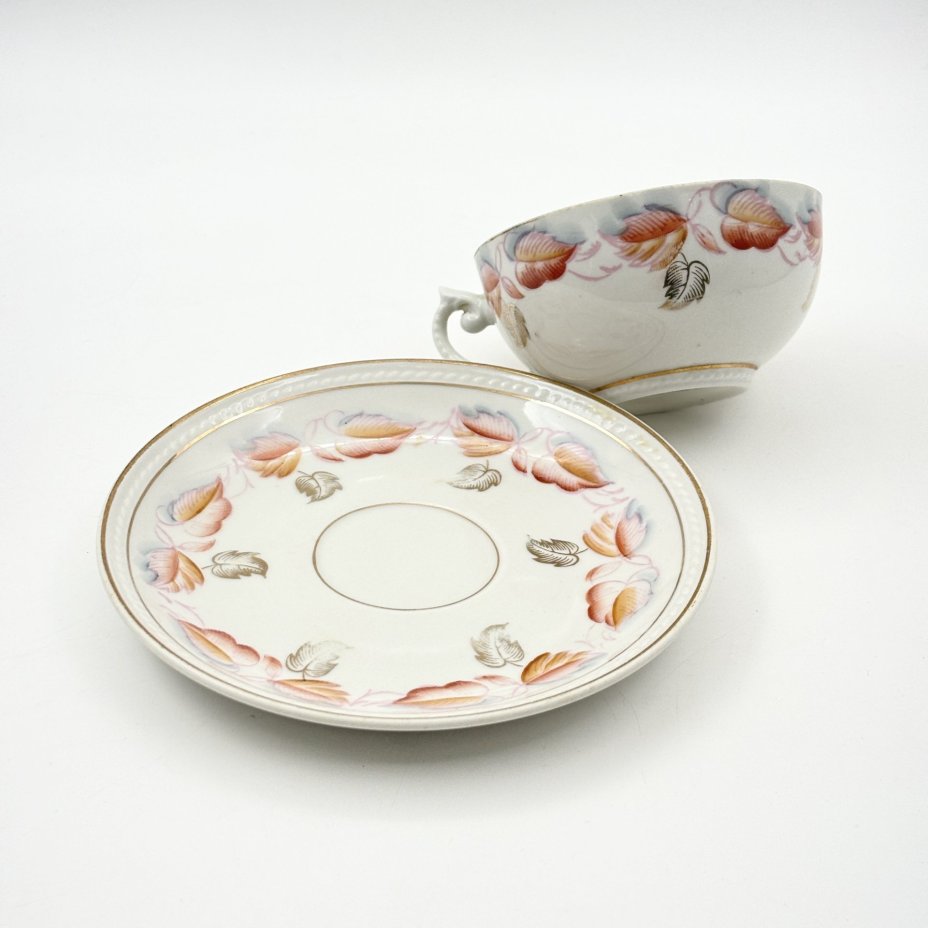 Пара чайная с декором в виде осенних листьев, фарфор, роспись, золочение, Рижский фарфорово-фаянсовый завод, СССР, 1953-1962 гг.