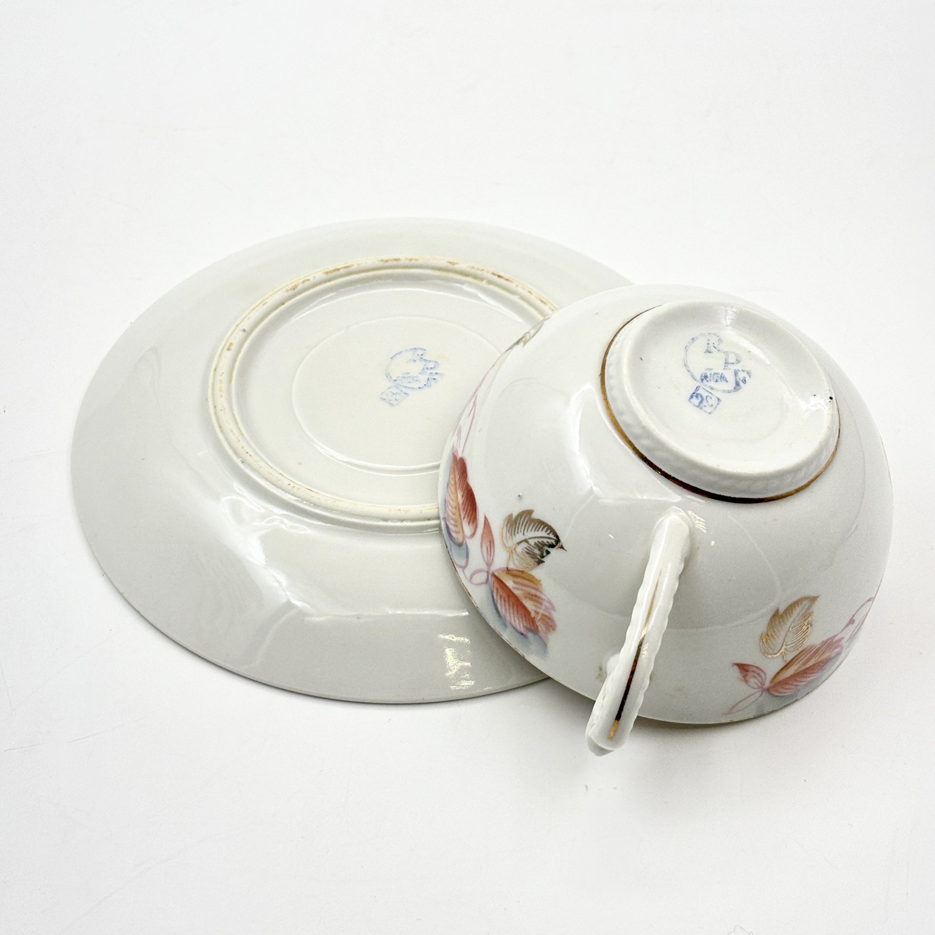 Пара чайная с декором в виде осенних листьев, фарфор, роспись, золочение, Рижский фарфорово-фаянсовый завод, СССР, 1953-1962 гг.