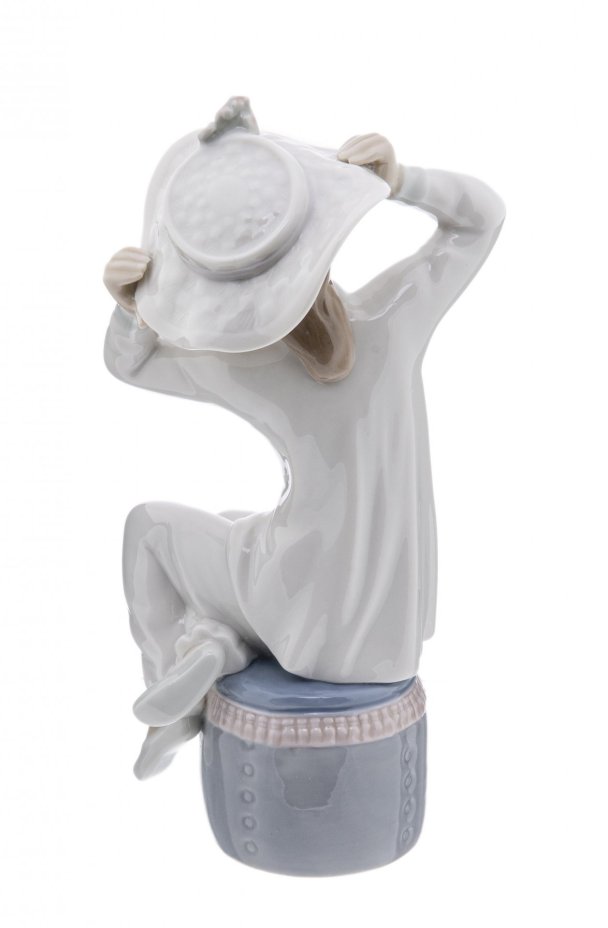 Статуэтка "Девочка в шляпе", фарфор, роспись, фирма "Lladro", Испания, 1971-1974 гг., Lladro