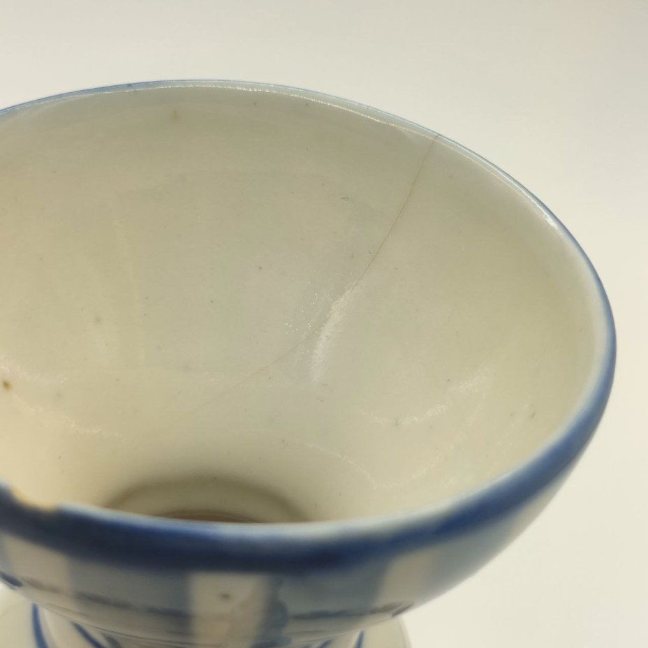 Ваза с фигурными ручками и расписным декором, фарфор, роспись, Объединение «Гжель», СССР, 1972-1985 гг.