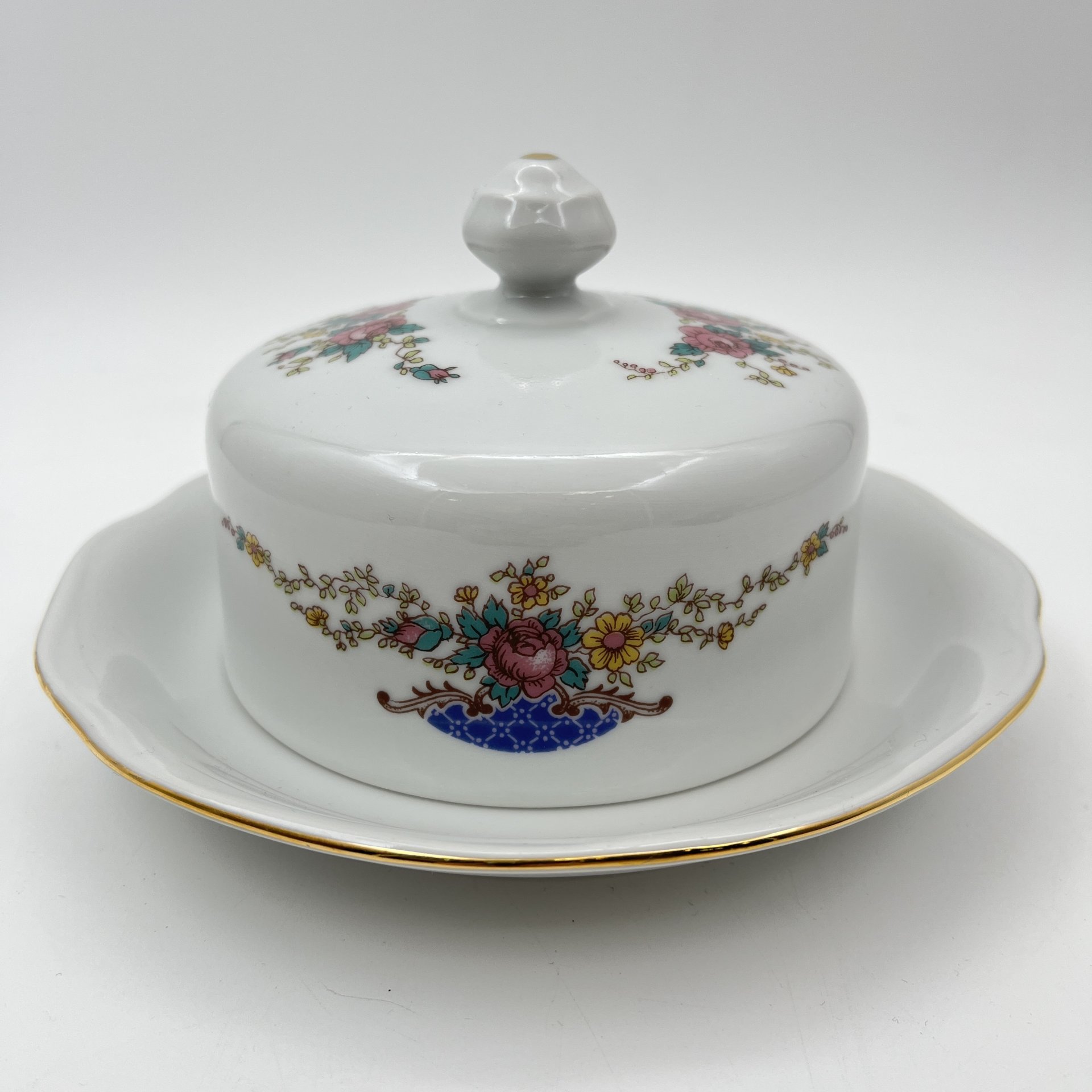 Масленка с цветочным декором, фарфор, деколь, золочение, Bohemia (Neurohlau), Чехословакия, 1970-1990 гг.
