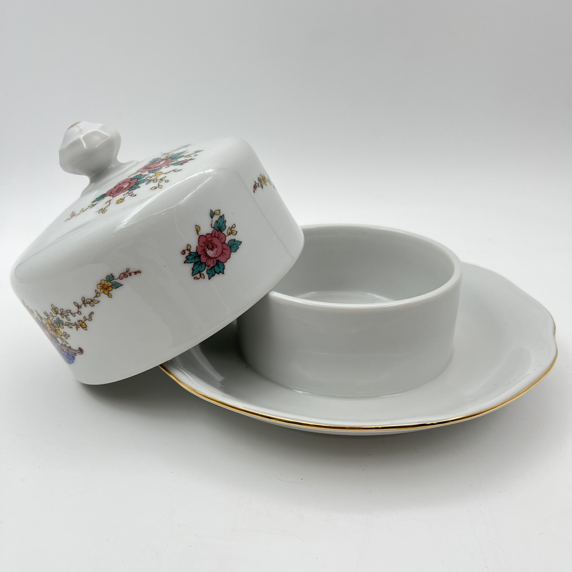 Масленка с цветочным декором, фарфор, деколь, золочение, Bohemia (Neurohlau), Чехословакия, 1970-1990 гг.