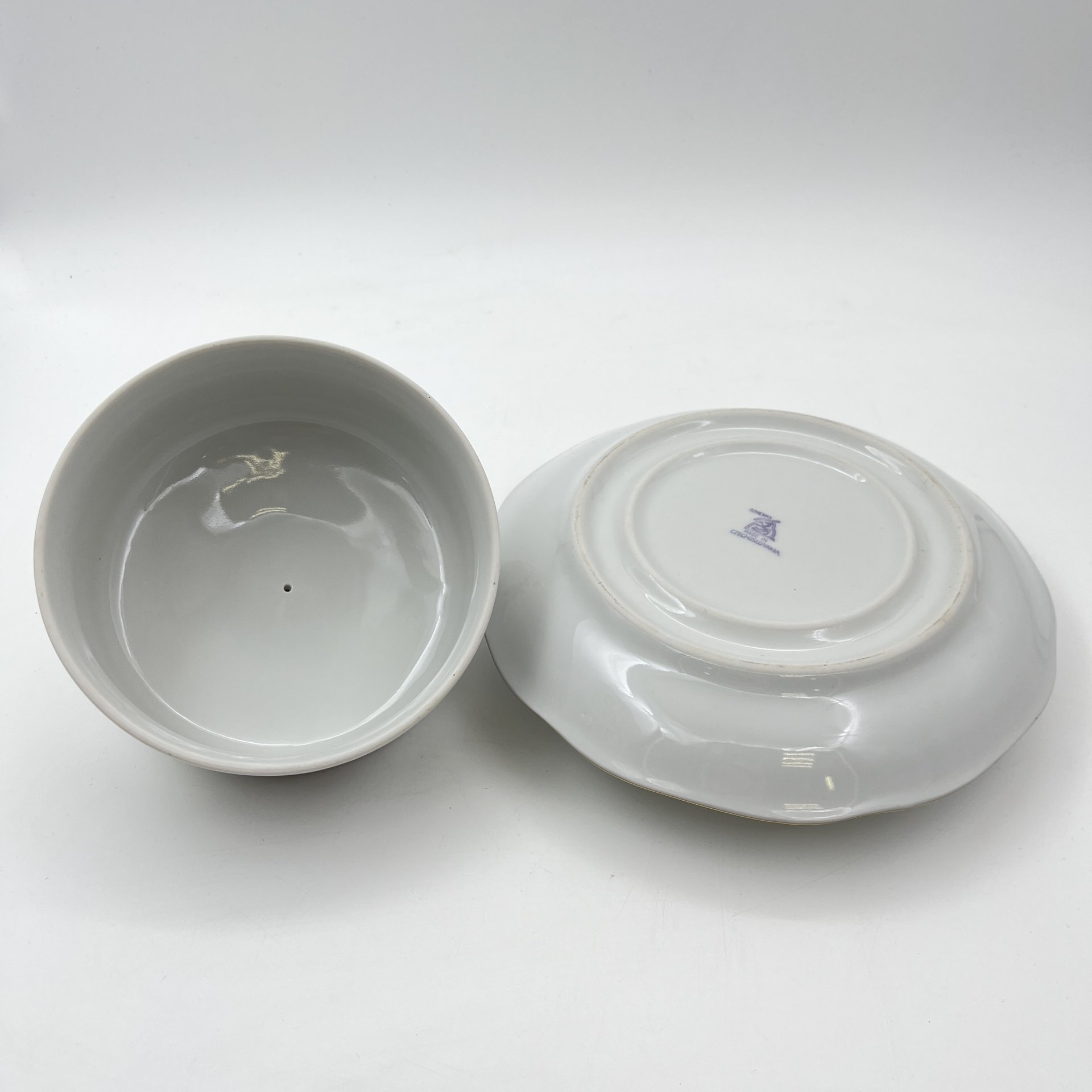 Масленка с цветочным декором, фарфор, деколь, золочение, Bohemia (Neurohlau), Чехословакия, 1970-1990 гг.