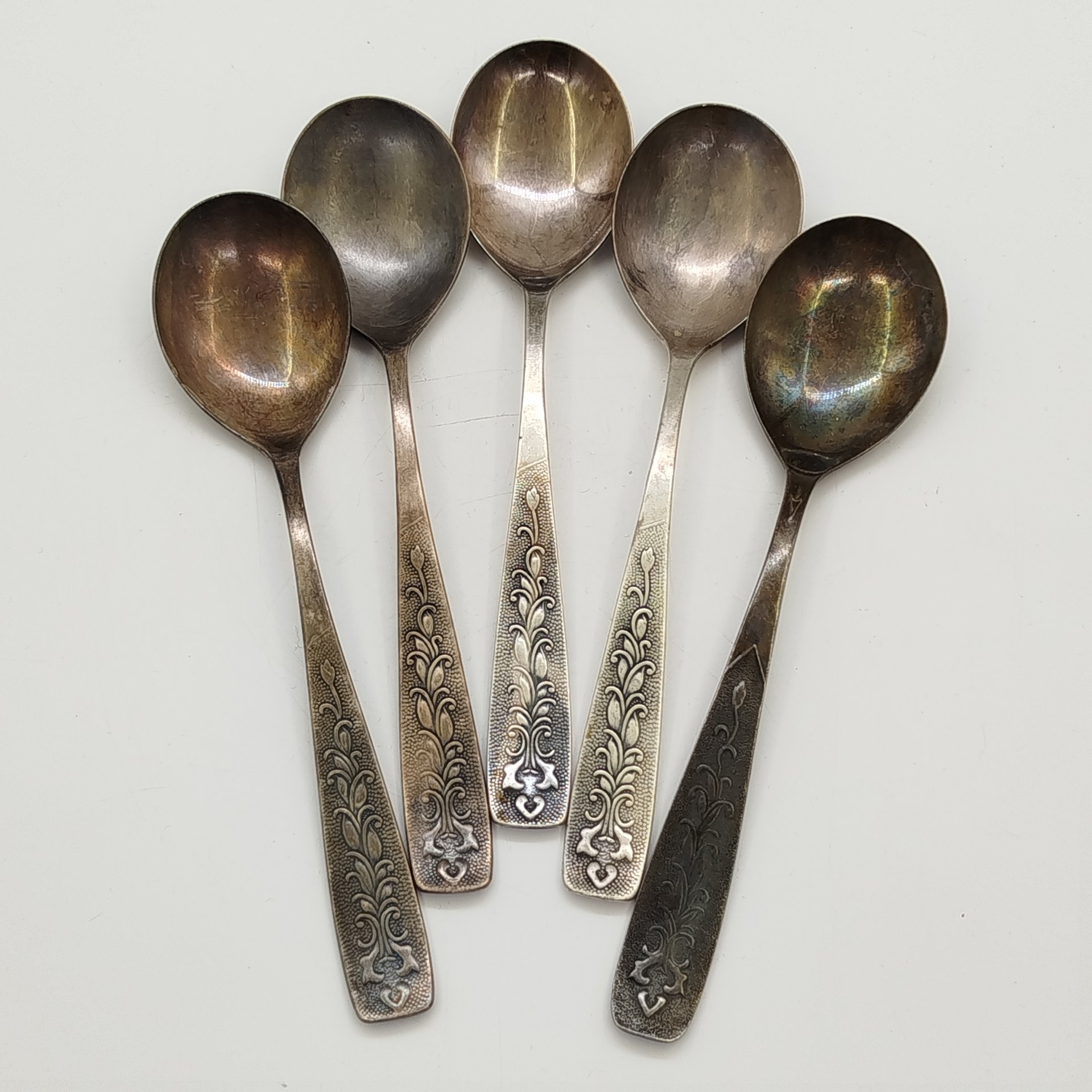 Набор из 5-ти столовых ложек, украшенных растительным декором, мНЦ (медь-никель-цинк), Завод «Кристалл», г. Орджоникидзе, СССР, 1974-1990 гг.