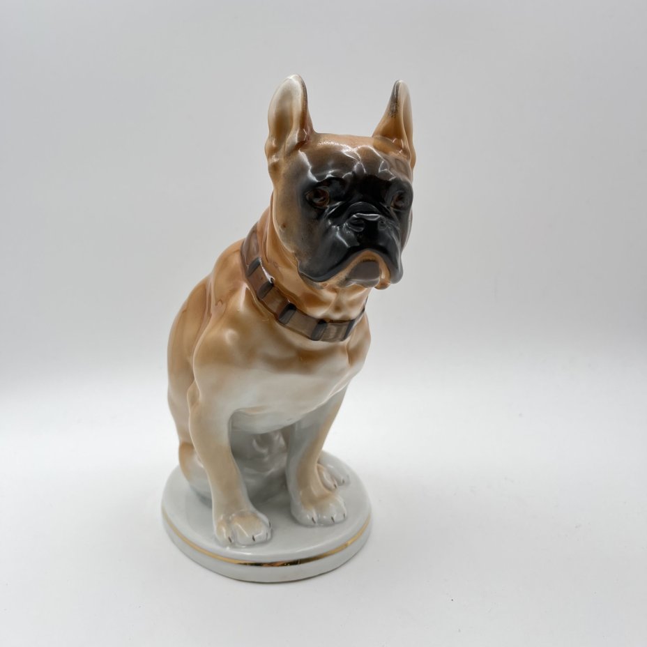 Статуэтка "Боксер", скульптор В.С. Драчинская, фарфор, роспись, аэрограф, золочение, Ленинградский фарфоровый завод (ЛФЗ), СССР, 1960-1970 гг.