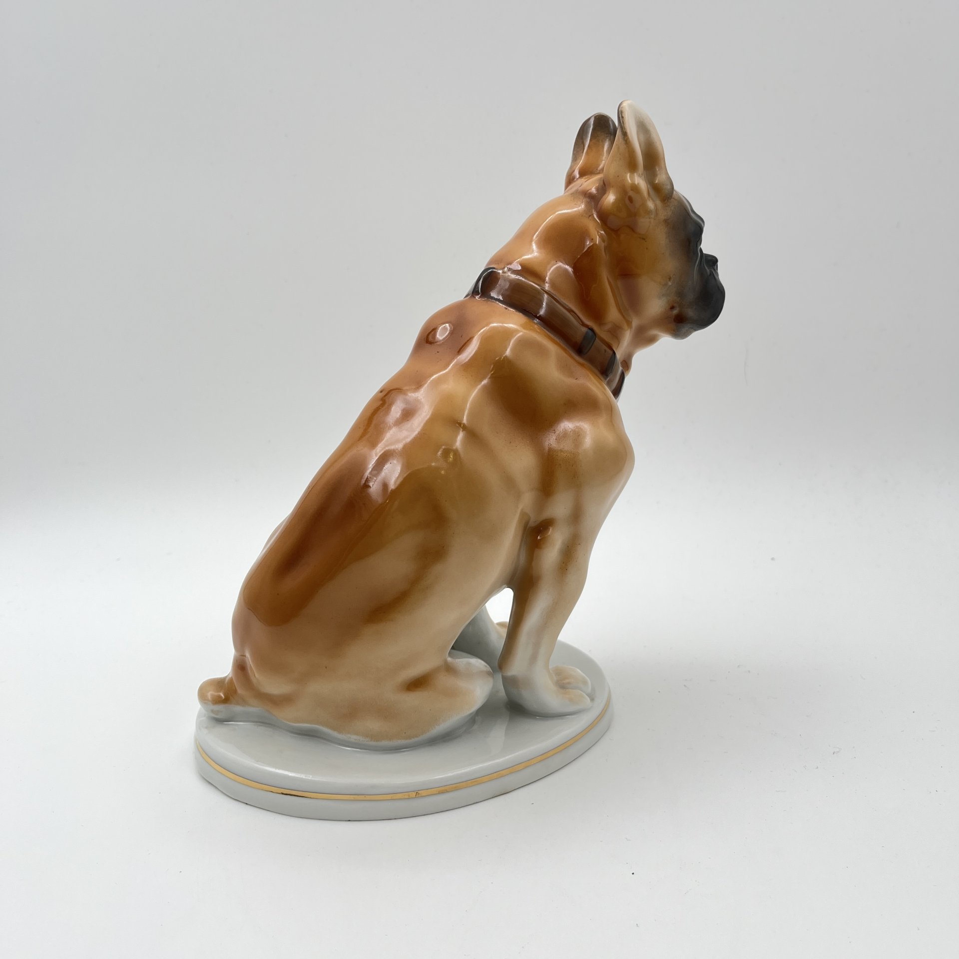 Статуэтка "Боксер", скульптор В.С. Драчинская, фарфор, роспись, аэрограф, золочение, Ленинградский фарфоровый завод (ЛФЗ), СССР, 1960-1970 гг.