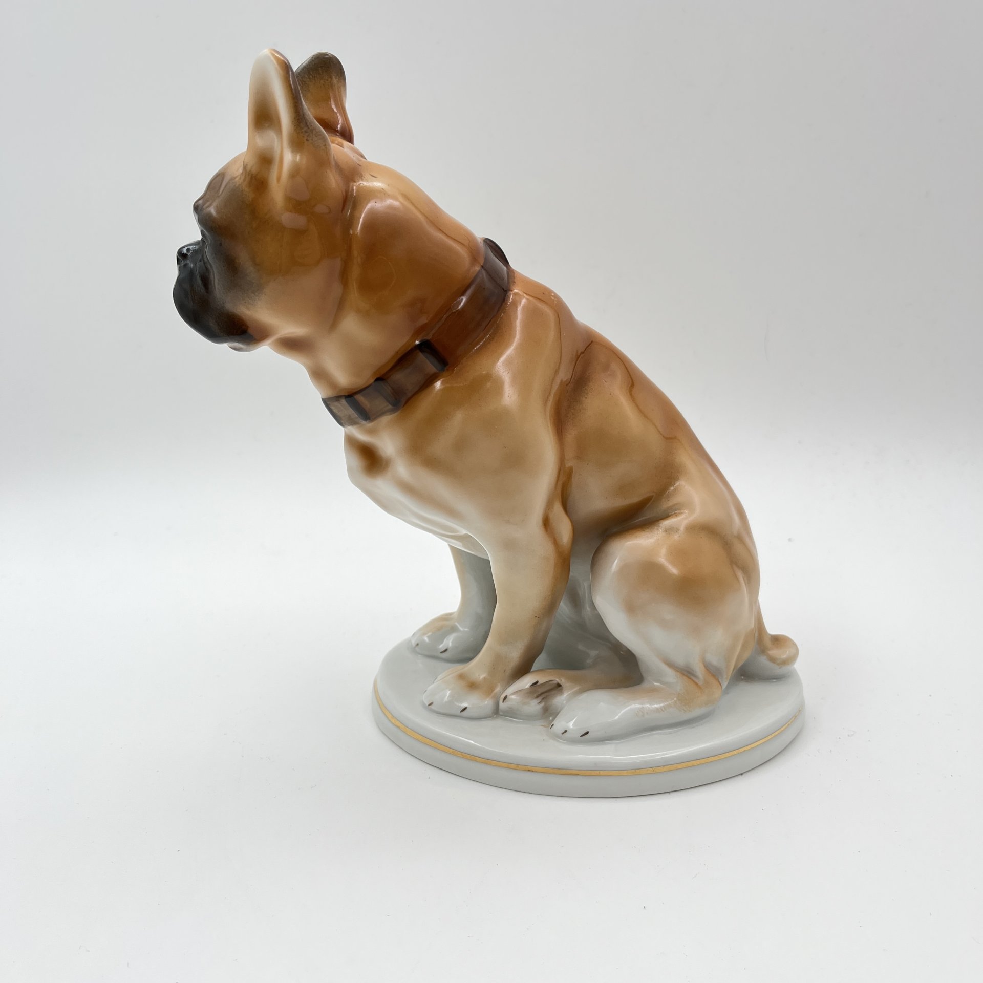 Статуэтка "Боксер", скульптор В.С. Драчинская, фарфор, роспись, аэрограф, золочение, Ленинградский фарфоровый завод (ЛФЗ), СССР, 1960-1970 гг.