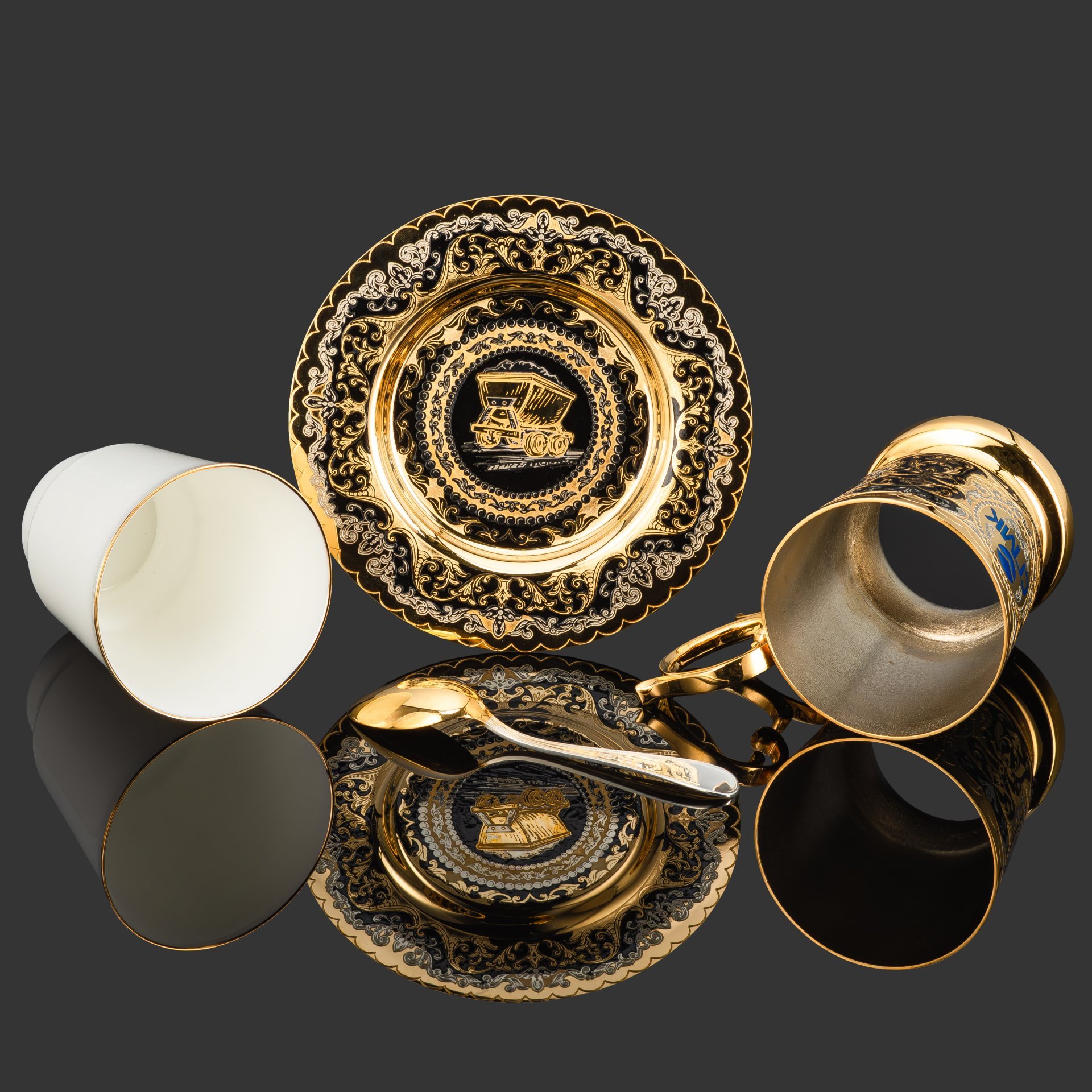 Чайная пара "Металлургия", латунь, золочение, никелирование, чернение; фарфор, сталь; в подарочном коробе из дерева с бархатным ложементом, Российская Федерация, 2025 г.