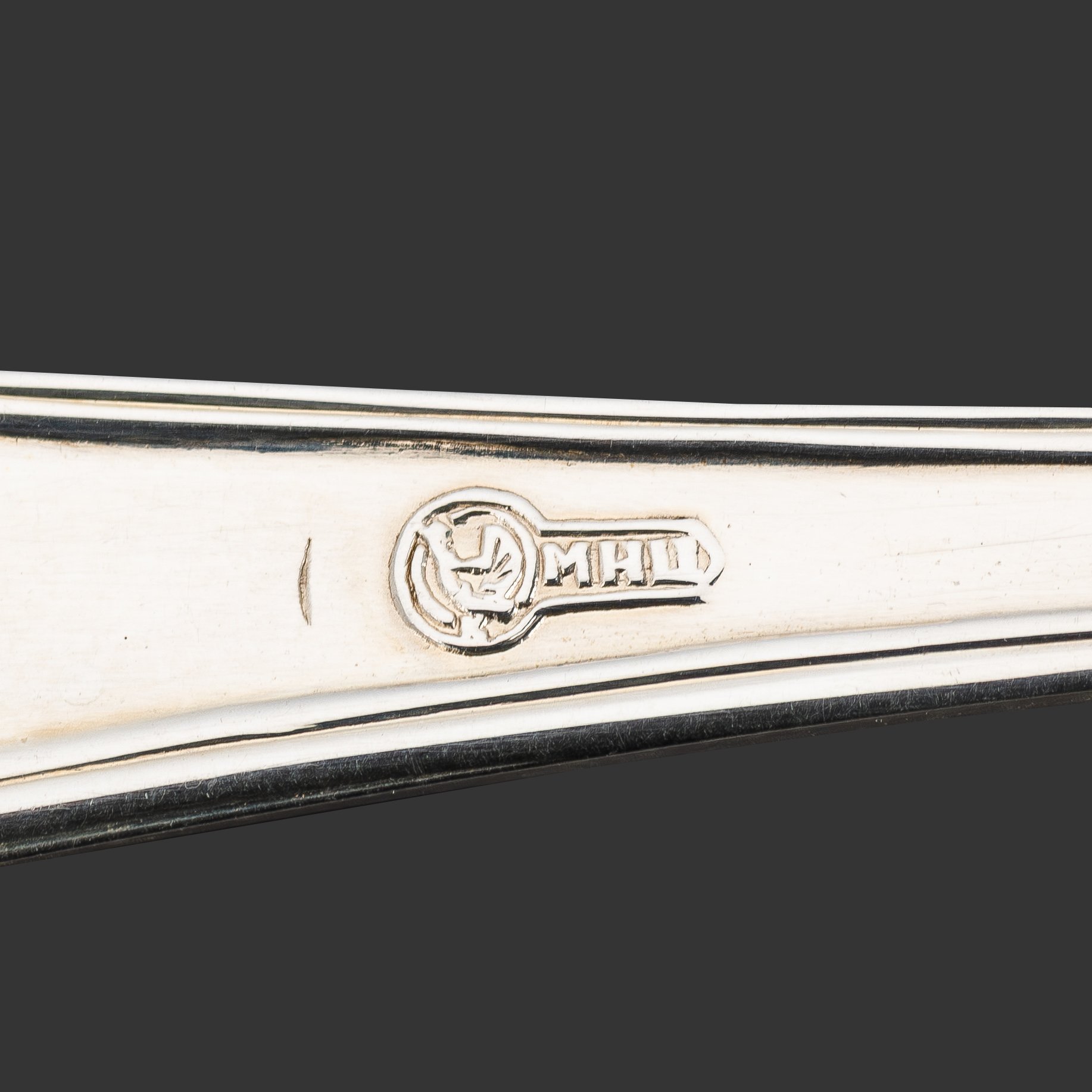 Чайная пара "Металлургия", латунь, золочение, никелирование, чернение; фарфор, сталь; в подарочном коробе из дерева с бархатным ложементом, Российская Федерация, 2025 г.