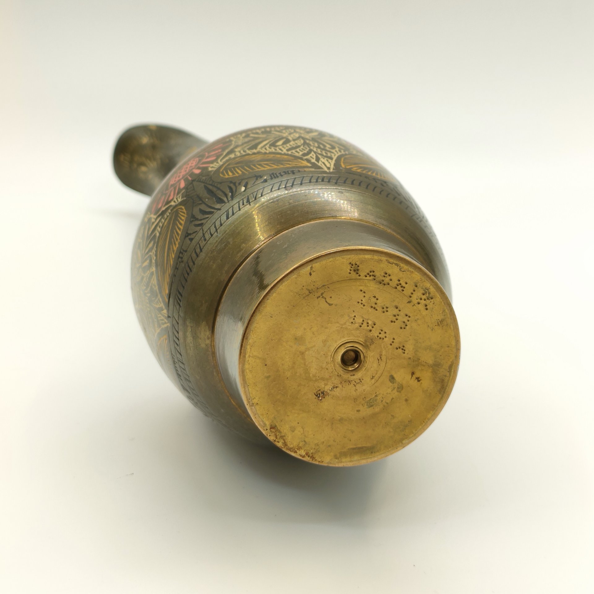 Кувшин, декорированный растительным узором в восточном стиле, латунь, гравировка, роспись, Индия, 1970-1990 гг.