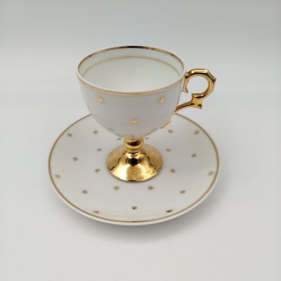Чашка кофейная на ножке, украшенная золотистыми звездами, фарфор, золочение, Limoges, Франция, 1930-1950 гг.