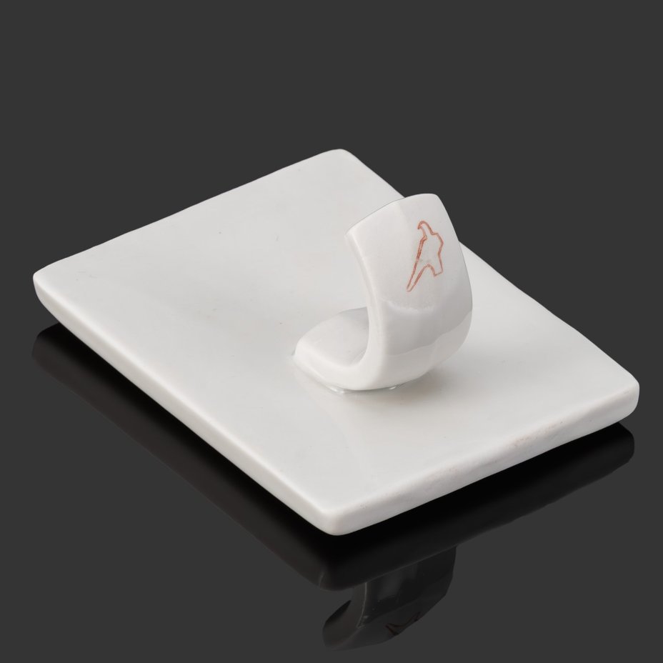 Настольное украшение (плакетка) "В.И. Ленин", фарфор, деколь, Дулевский фарфоровый завод (Дулёво), СССР, 1968-1991 гг.