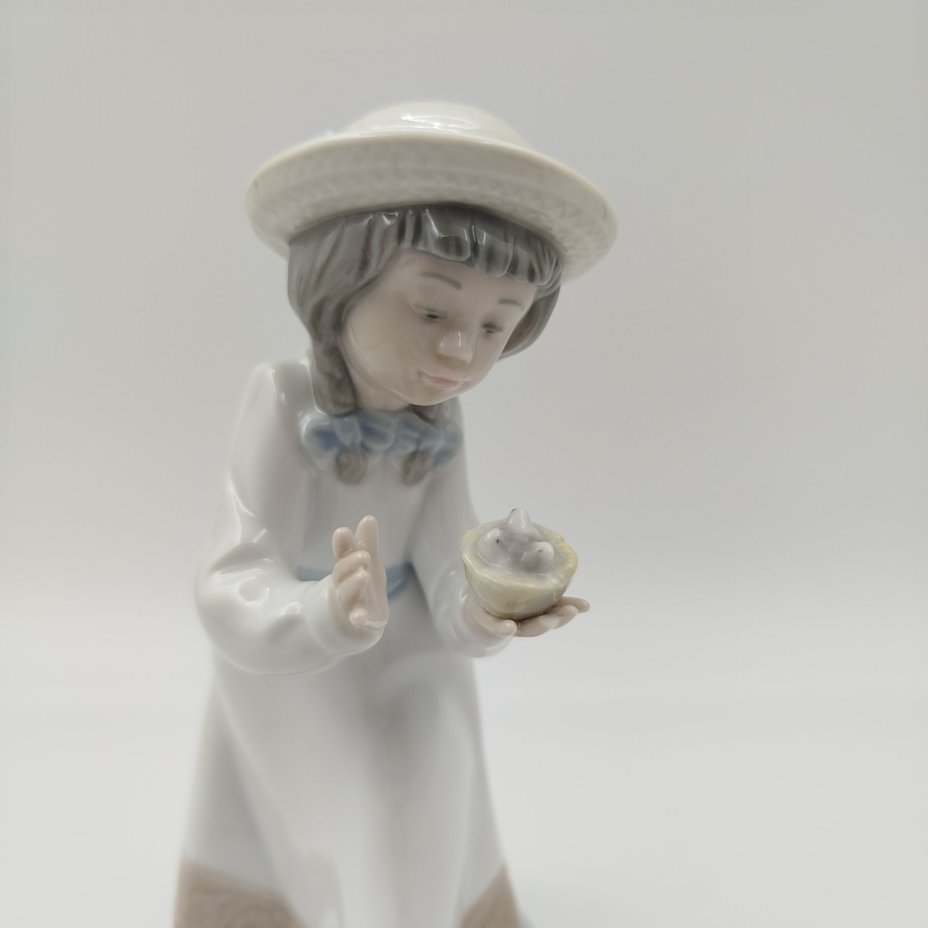 Статуэтка "Девочка с цыплятами", фарфор, роспись, NAO Porcelain, Испания, 1988-2000 гг.