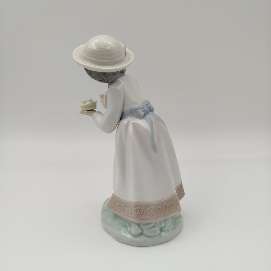 Статуэтка "Девочка с цыплятами", фарфор, роспись, NAO Porcelain, Испания, 1988-2000 гг.