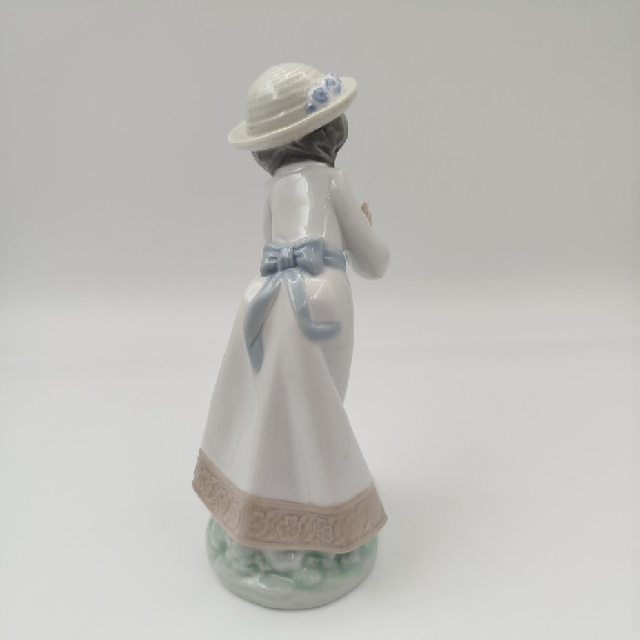Статуэтка "Девочка с цыплятами", фарфор, роспись, NAO Porcelain, Испания, 1988-2000 гг.