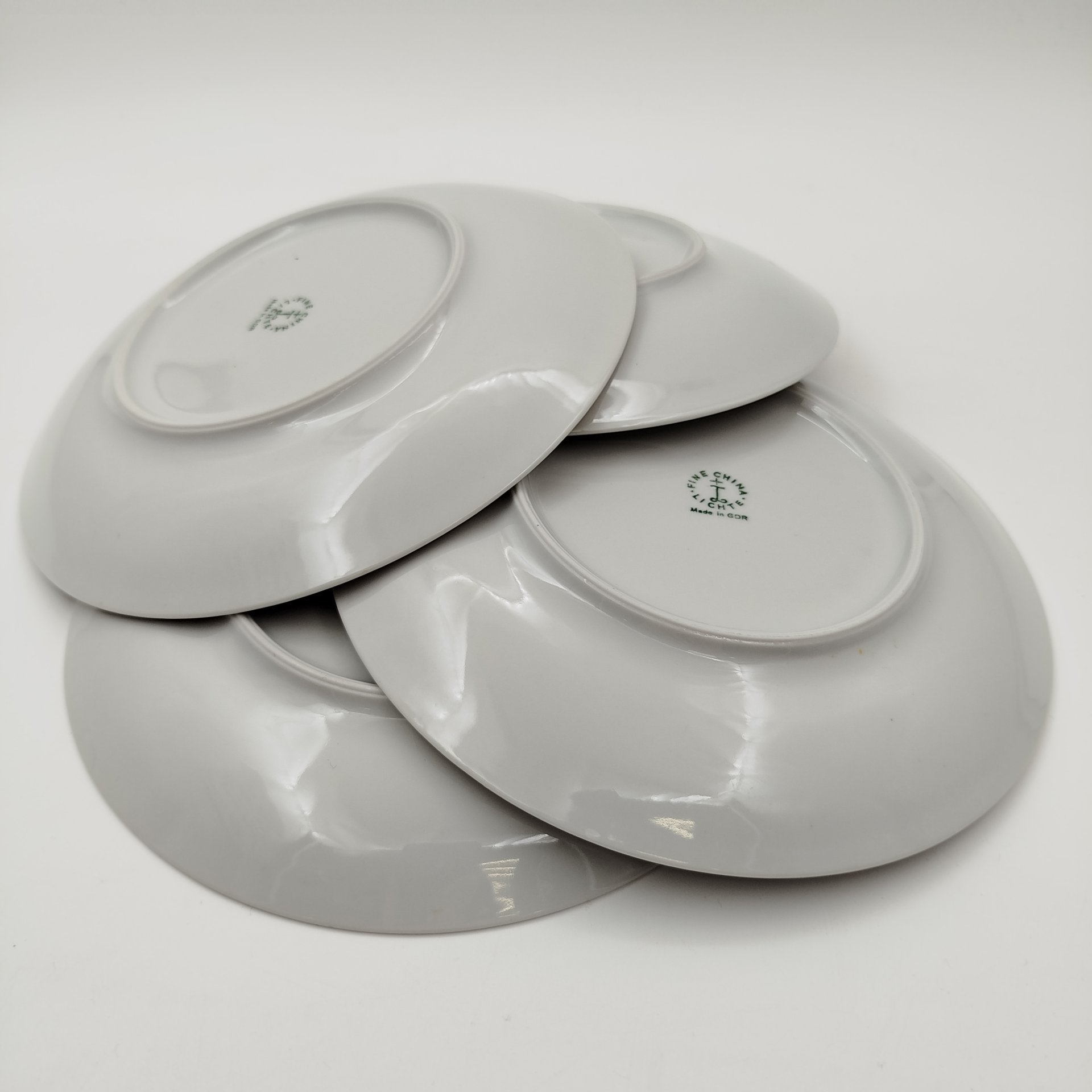 Набор из 4-х десертных тарелок, украшенных изображением розы, фарфор, деколь, золочение, Lichte Porzellan (Лихте), ГДР, 1966-1985 гг.