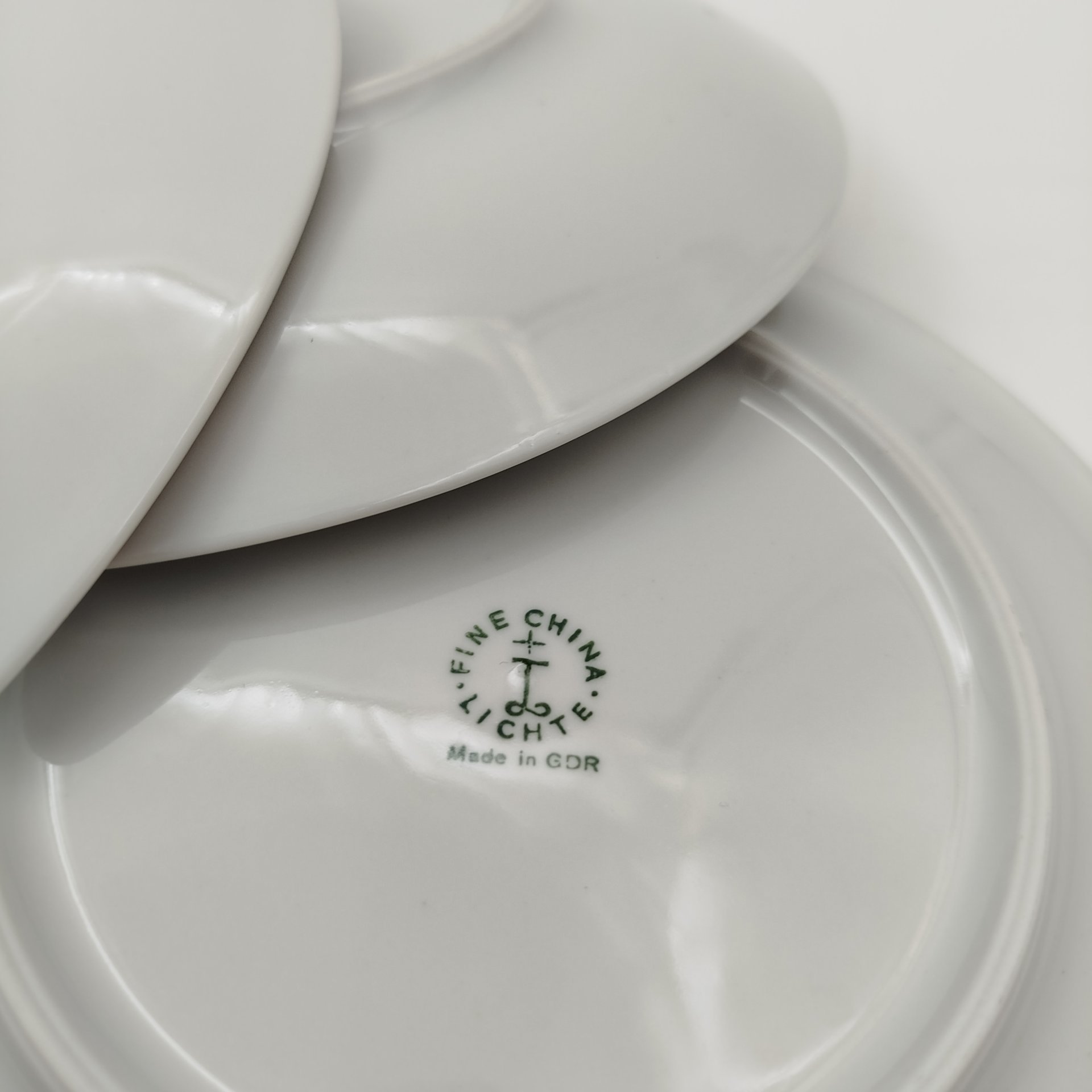 Набор из 4-х десертных тарелок, украшенных изображением розы, фарфор, деколь, золочение, Lichte Porzellan (Лихте), ГДР, 1966-1985 гг.