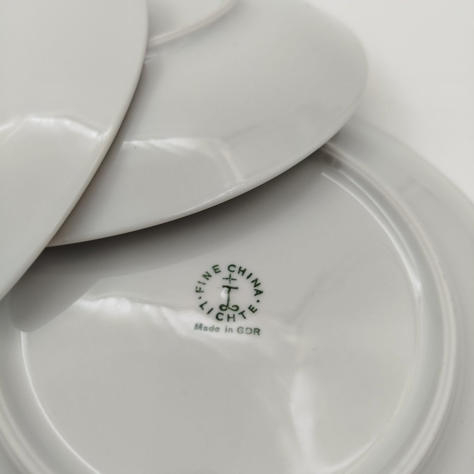 Набор из 4-х десертных тарелок, украшенных изображением розы, фарфор, деколь, золочение, Lichte Porzellan (Лихте), ГДР, 1966-1985 гг.