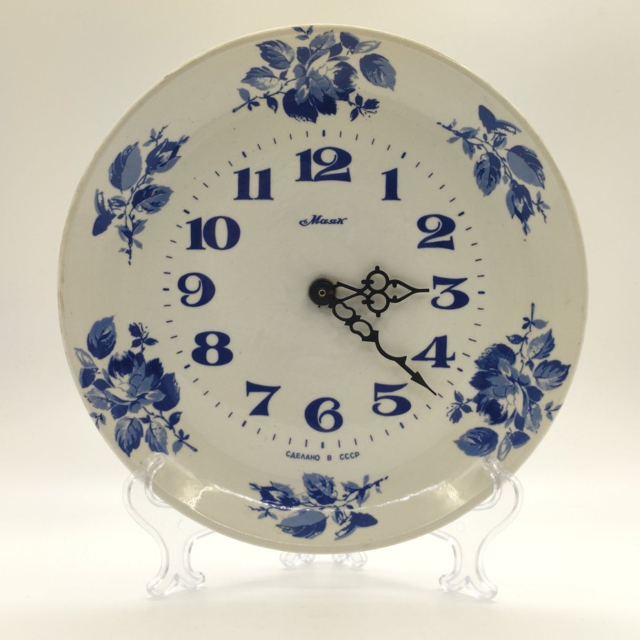 Часы настенные с изображением роз