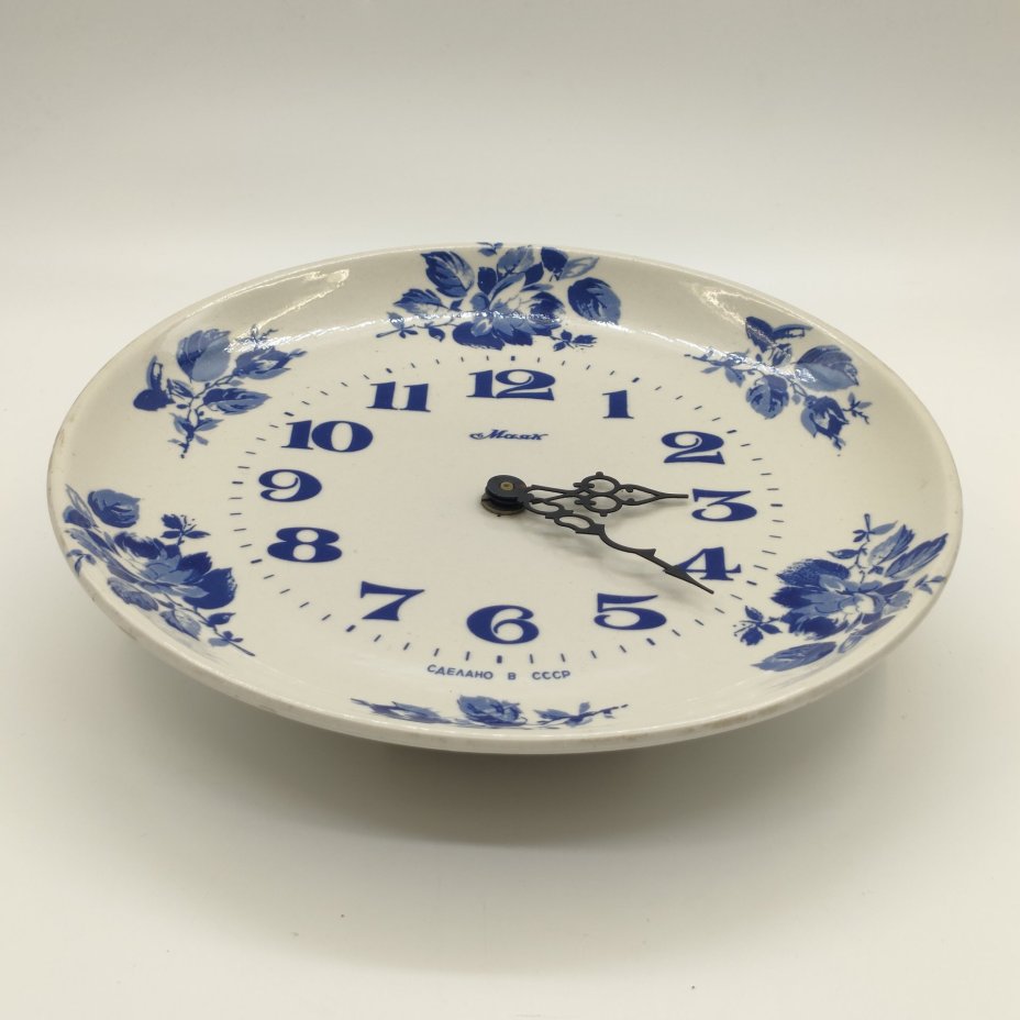 Часы настенные с изображением роз