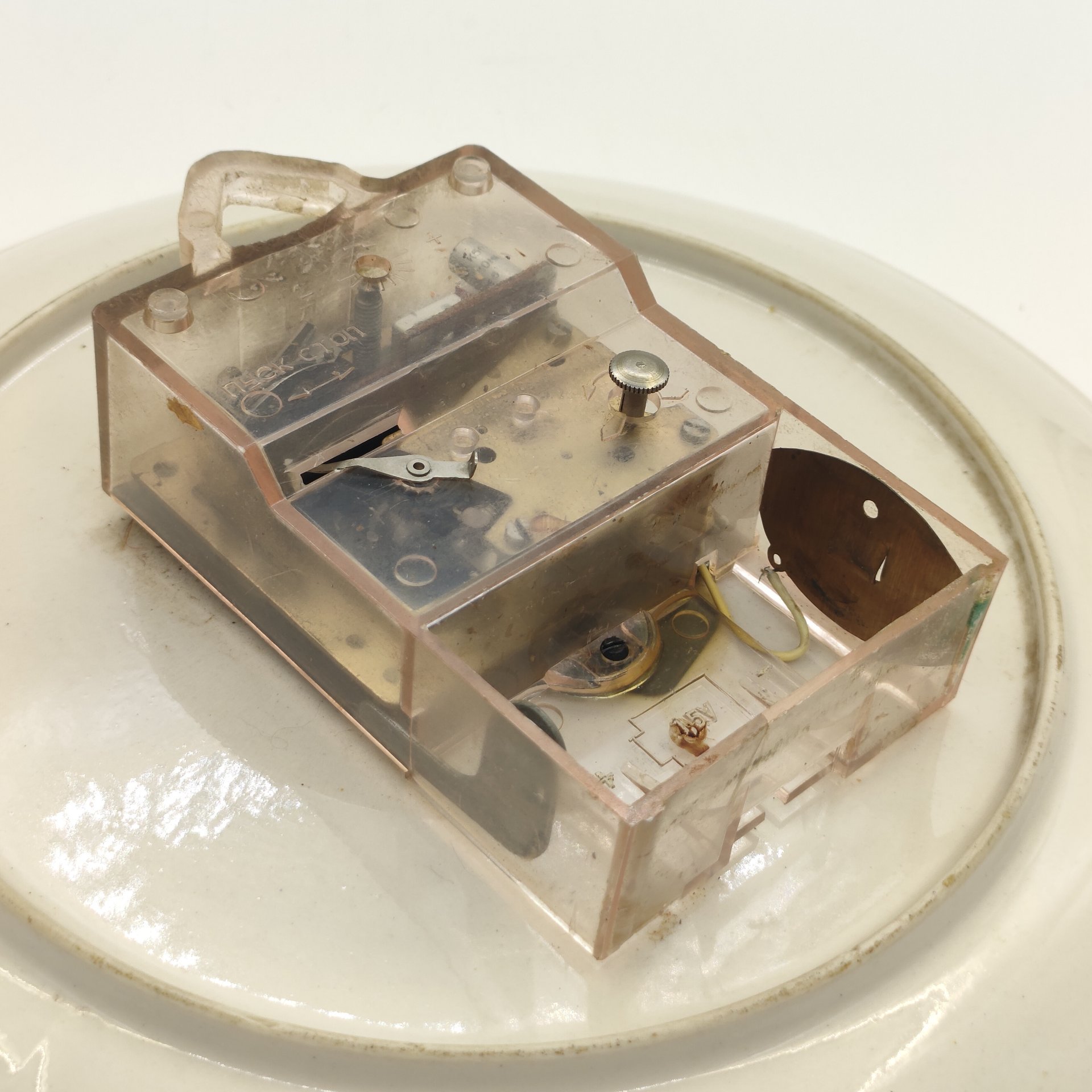 Часы настенные с изображением роз