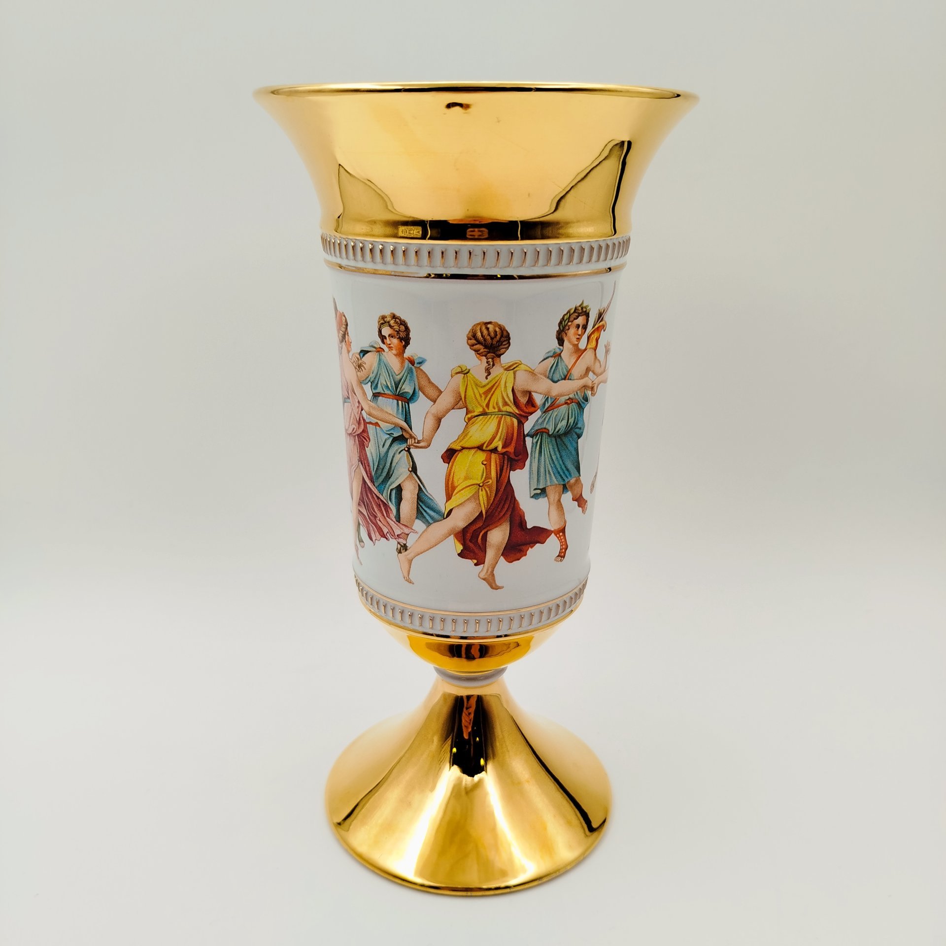 Ваза-кубокЮ, украшенная античным сюжетом, Fiorentine, фарфор, деколь, золочение, Италия, 1960-1990 гг.