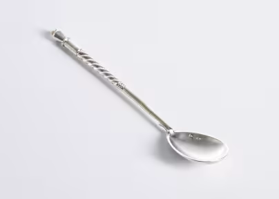 Ложка с гравировкой и витой ручкой, серебро (84 пр.), резьба, мастерская Марии Соколовой, Российская Империя, 1899-1908 гг., Мастерская Марии Соколовой