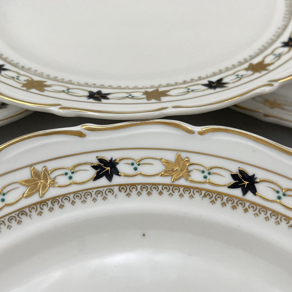 Набор обеденных тарелок на 6 персон с растительным декором на канте, фарфор, роспись, золочение, Коростенский фарфоровый завод (КФЗ), СССР, 1955-1962 гг.