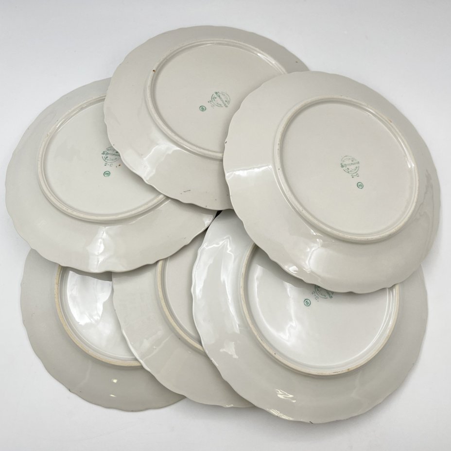 Набор обеденных тарелок на 6 персон с растительным декором на канте, фарфор, роспись, золочение, Коростенский фарфоровый завод (КФЗ), СССР, 1955-1962 гг.