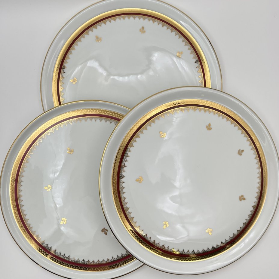 Набор из 3-х сервировочных блюд (подносов) круглой формы с орнаментальным декором, фарфор, золочение, Limoges, Франция, 1970-1990 гг.