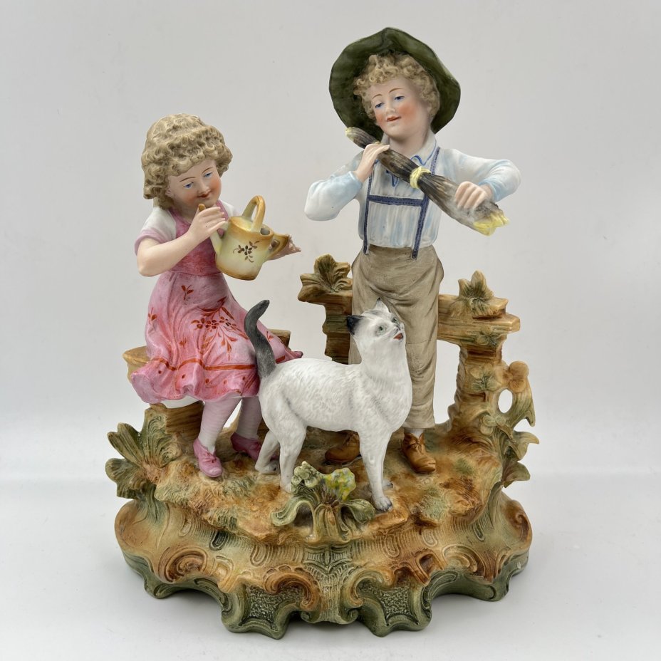Статуэтка "Дети с кошкой", фарфор, роспись, Европа, 1980-2000 гг.