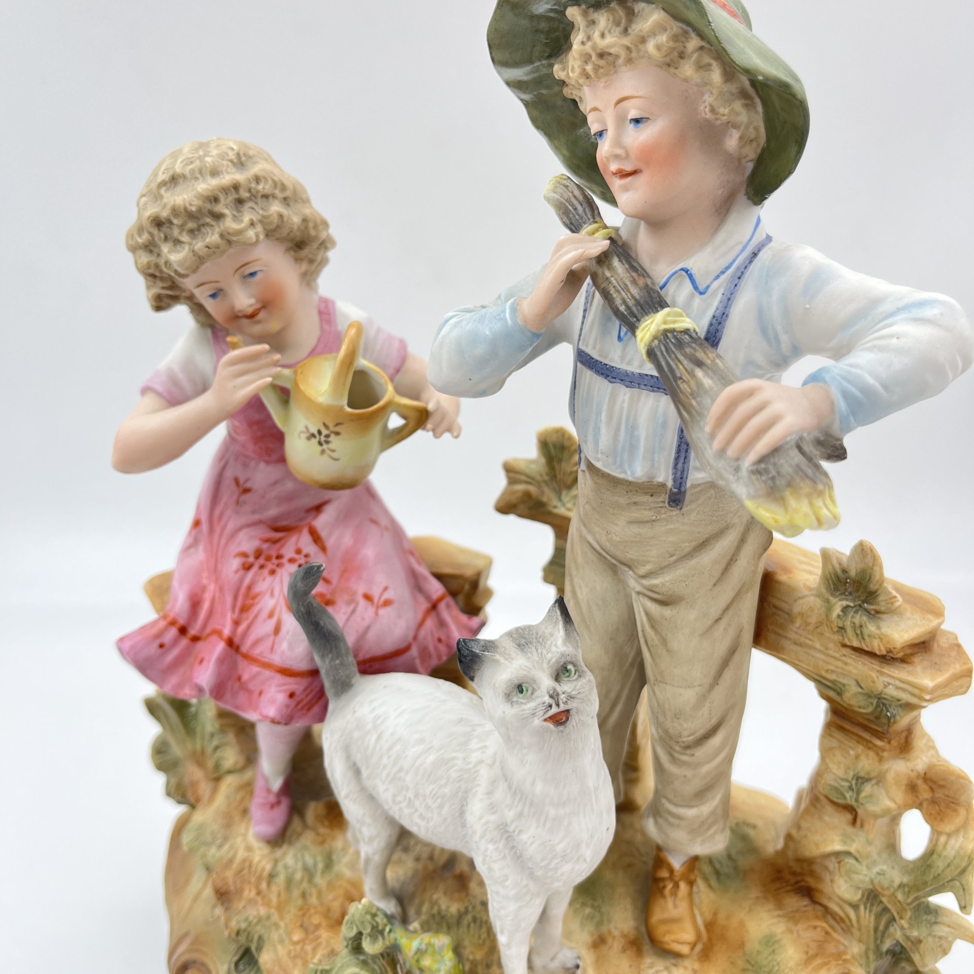 Статуэтка "Дети с кошкой", фарфор, роспись, Европа, 1980-2000 гг.