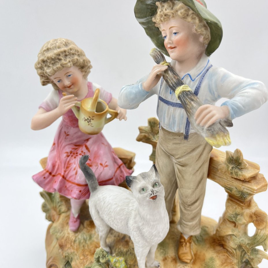 Статуэтка "Дети с кошкой", фарфор, роспись, Европа, 1980-2000 гг.
