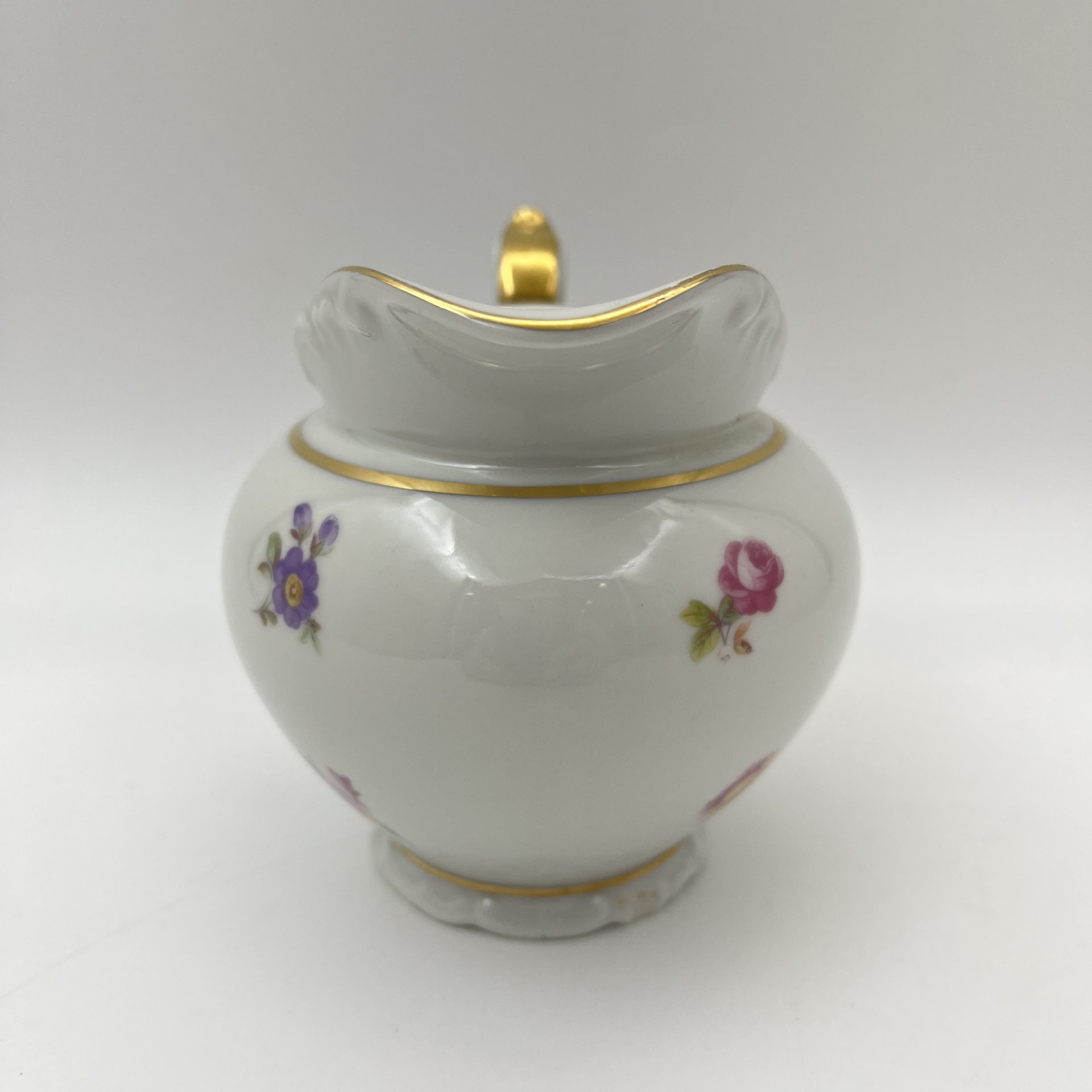 Молочник/сливочник с цветочным и рельефным декором