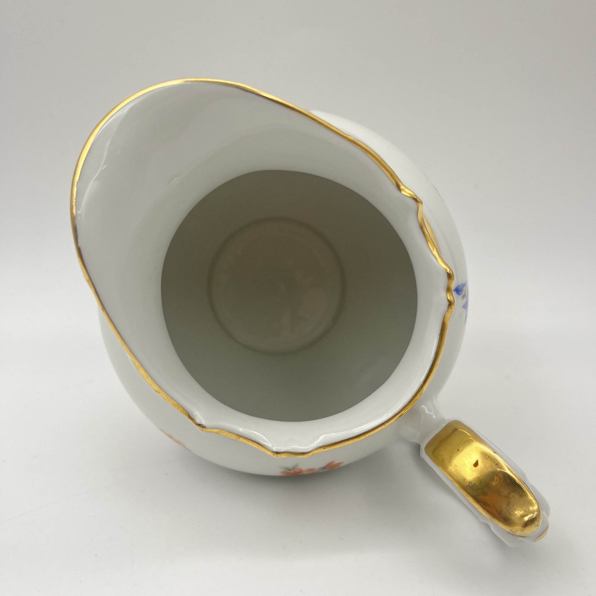 Молочник/сливочник с цветочным и рельефным декором