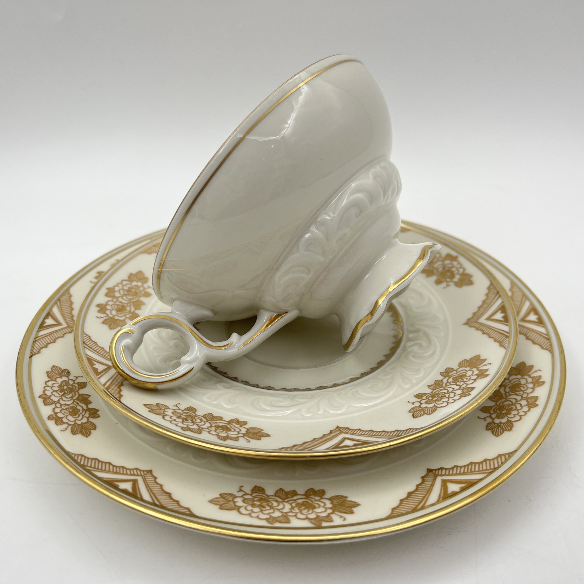 Трио чайное оттенка слоновой кости с золотистым цветочным декором, фарфор, золочение, Reichenbach (Райхенбах), ГДР, 1969-1981 гг.