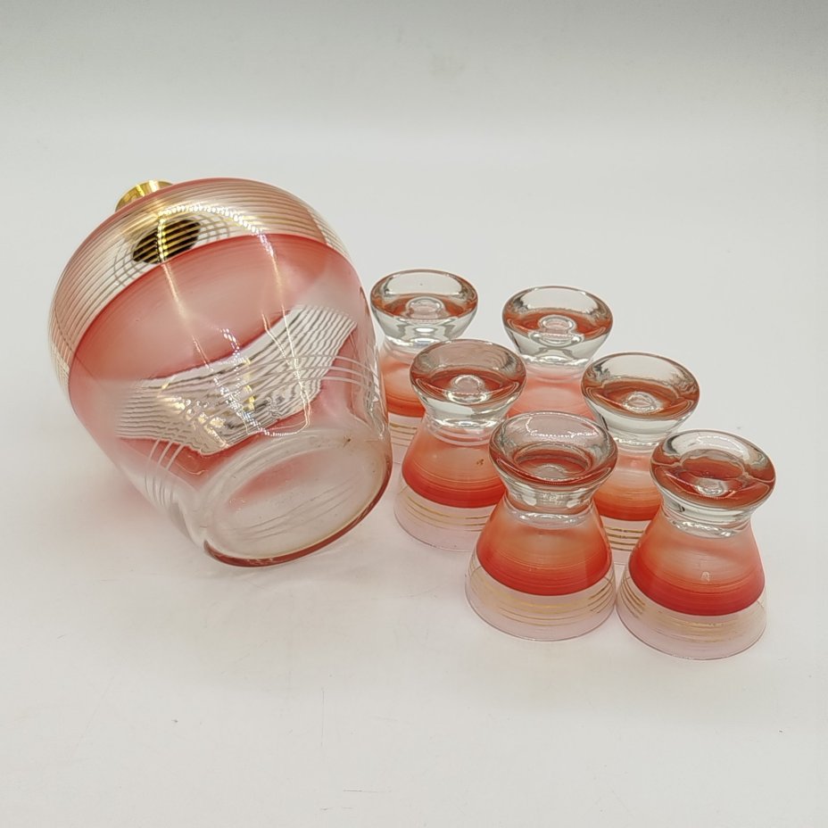 Набор из штофа и 6-ти стопок, украшенных линейным декором