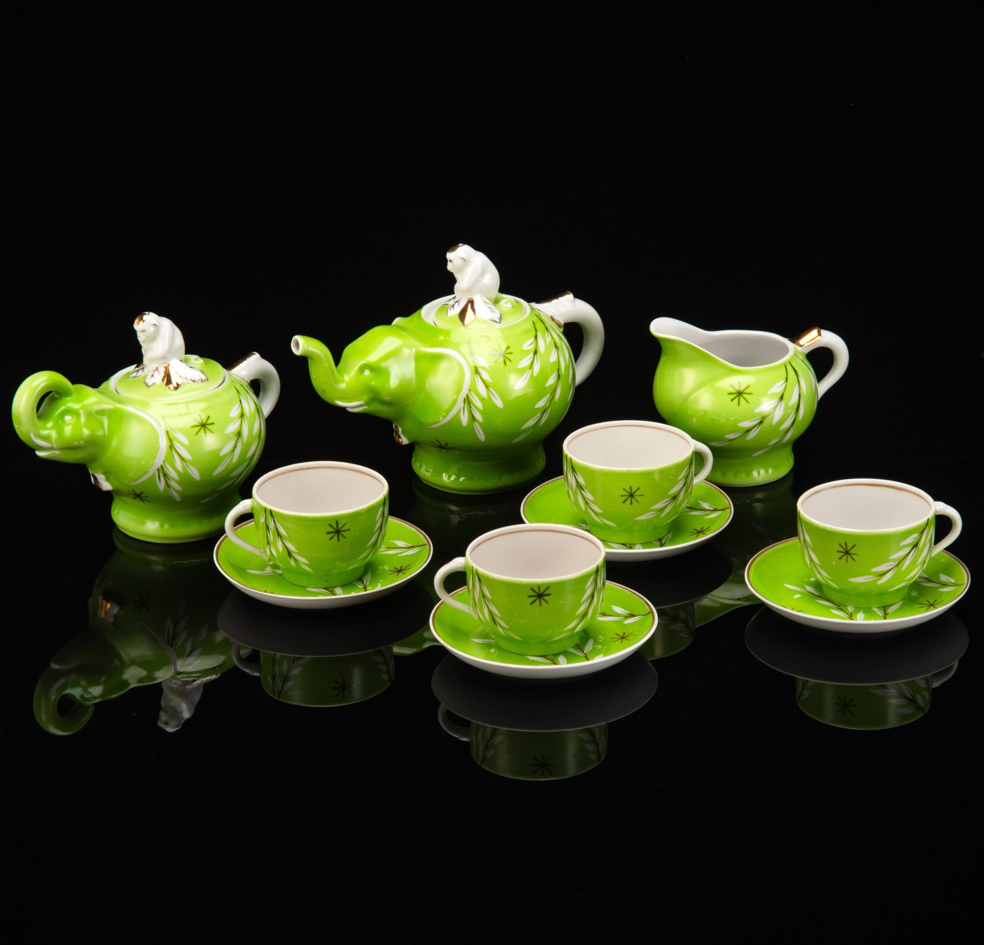 Чайный детский сервиз "Зоопарк" (Слоны и обезьяны), на 4 персоны, автор модели Т.И. Воскресенская, фарфор, крытье, роспись, золочение, Дулевский фарфоровый завод (Дулёво), СССР, 1957 г.