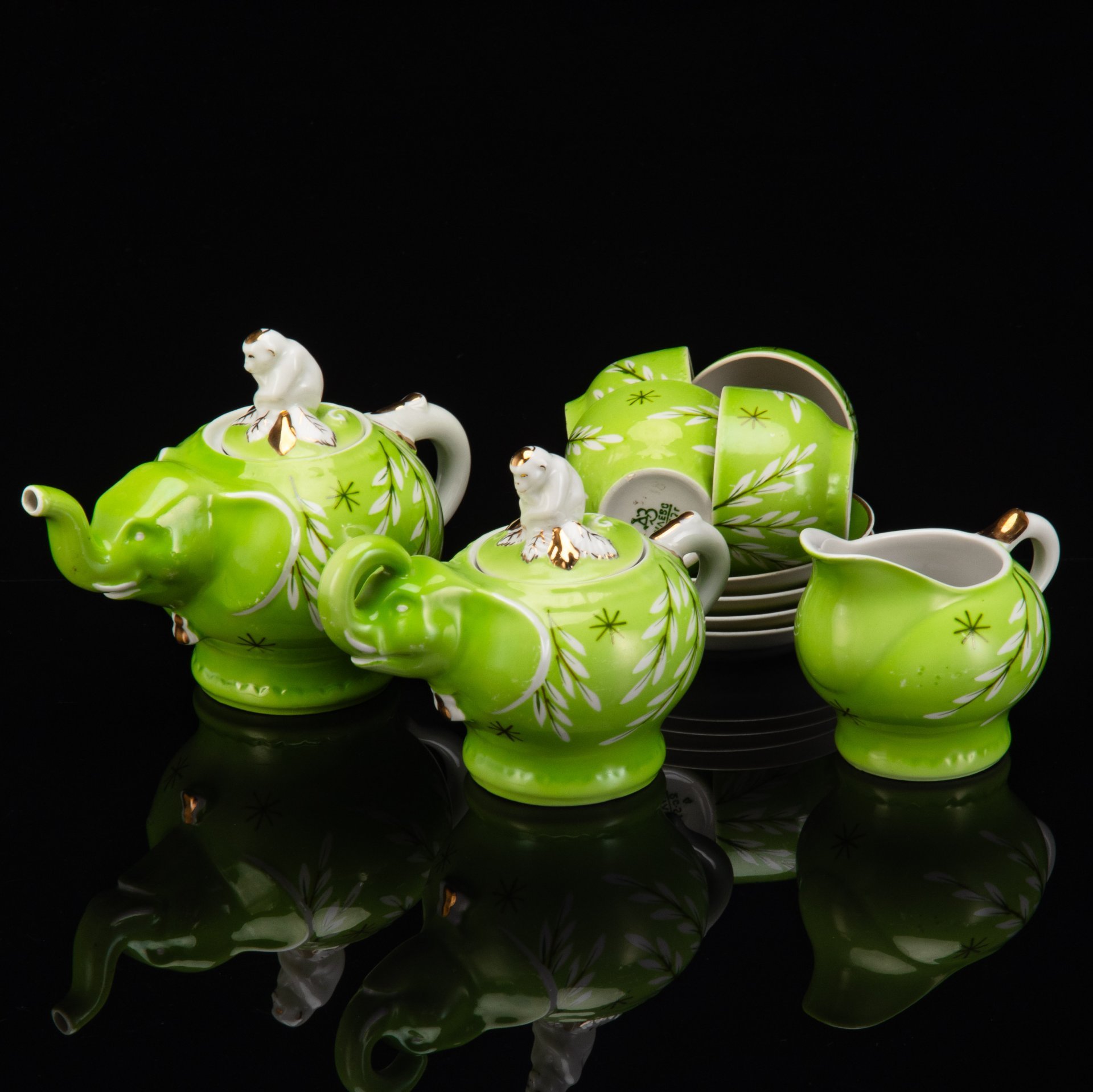 Чайный детский сервиз "Зоопарк" (Слоны и обезьяны), на 4 персоны, автор модели Т.И. Воскресенская, фарфор, крытье, роспись, золочение, Дулевский фарфоровый завод (Дулёво), СССР, 1957 г.