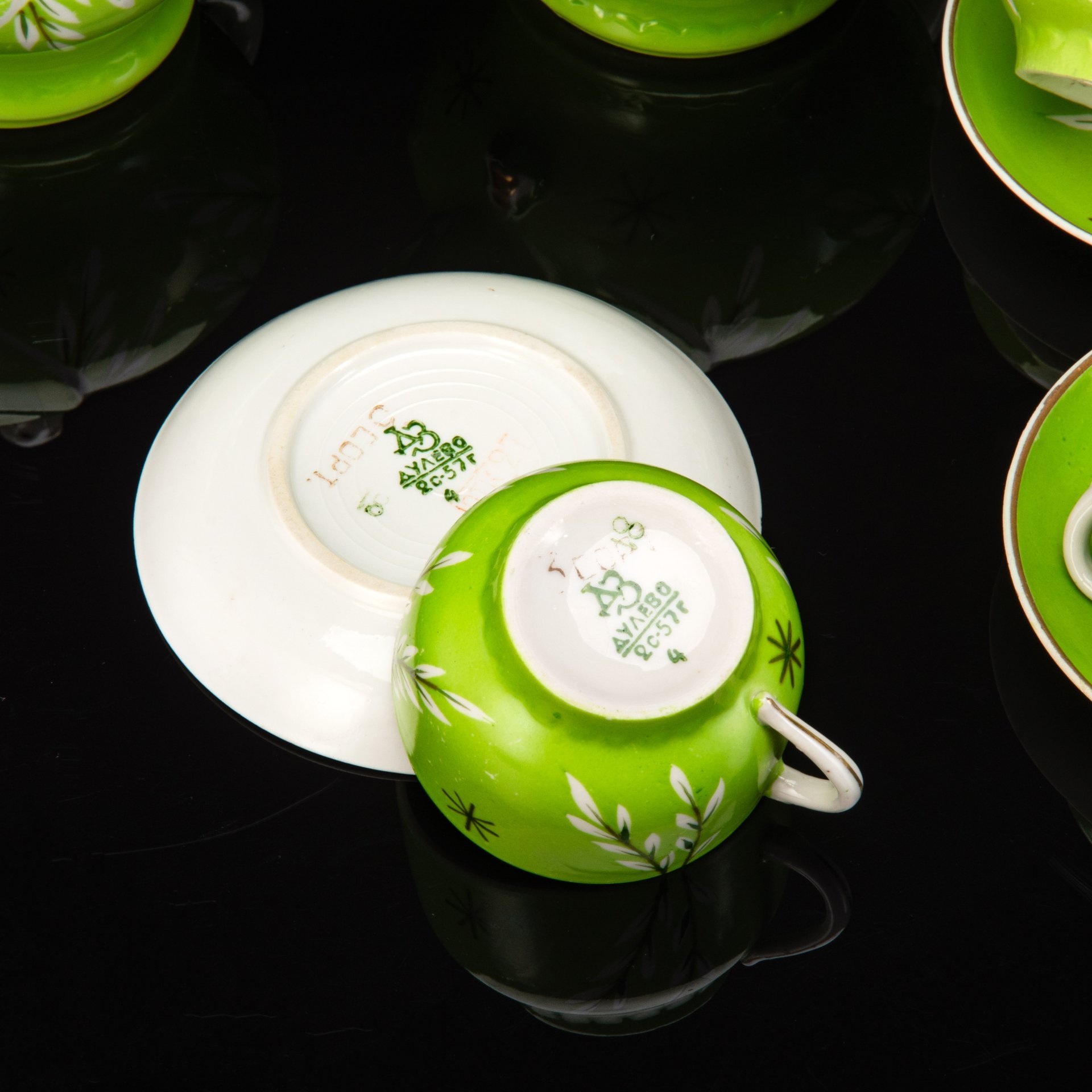 Чайный детский сервиз "Зоопарк" (Слоны и обезьяны), на 4 персоны, автор модели Т.И. Воскресенская, фарфор, крытье, роспись, золочение, Дулевский фарфоровый завод (Дулёво), СССР, 1957 г.