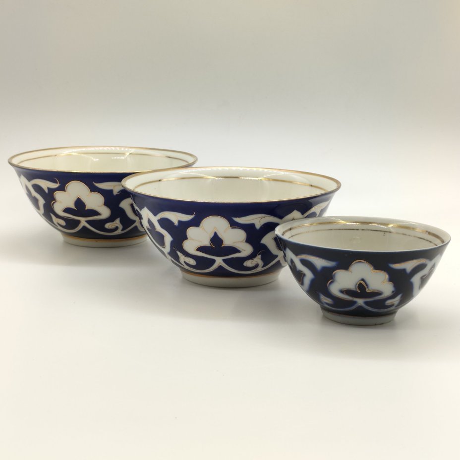 Набор из 3-х пиал разных размеров "Пахта", фарфор, крытье кобальтом, золочение, Азия, 1980-2000 гг.