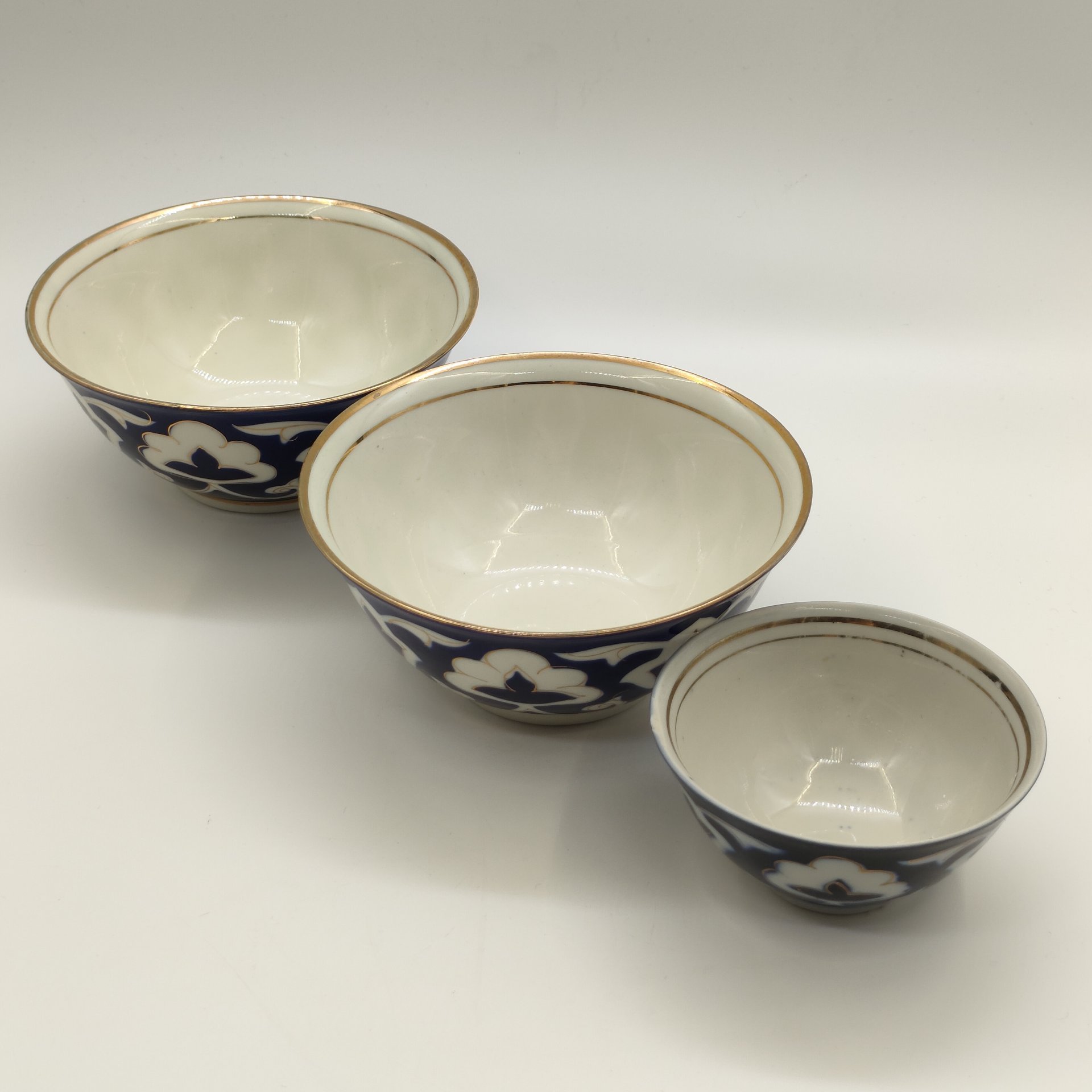 Набор из 3-х пиал разных размеров "Пахта", фарфор, крытье кобальтом, золочение, Азия, 1980-2000 гг.
