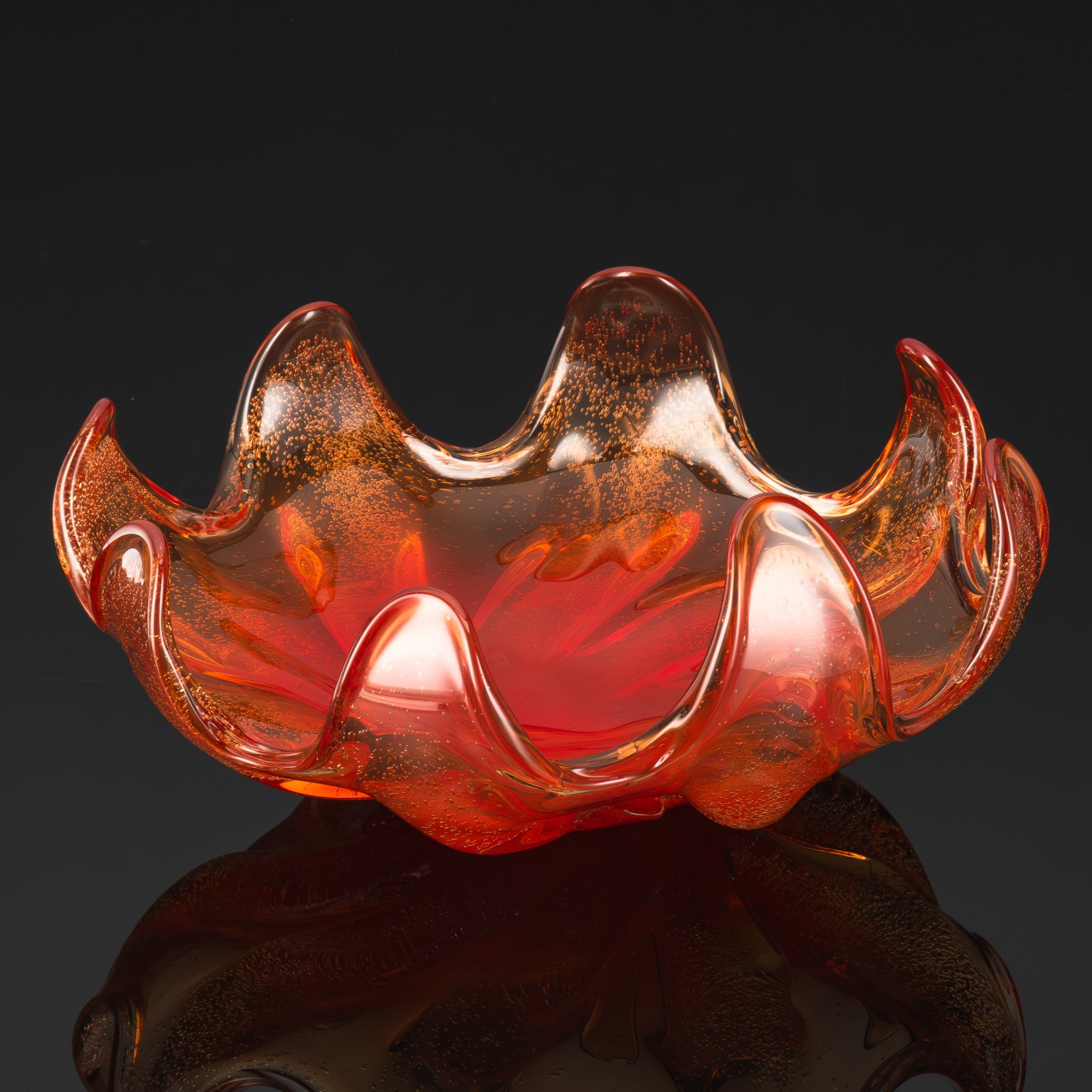 Фруктовница оранжевого оттенка, предположительно Львовская керамико-скульптурная фабрика (ЛКСФ), цветное стекло, гутная техника, бульгазе, СССР, 1960-1980 гг.