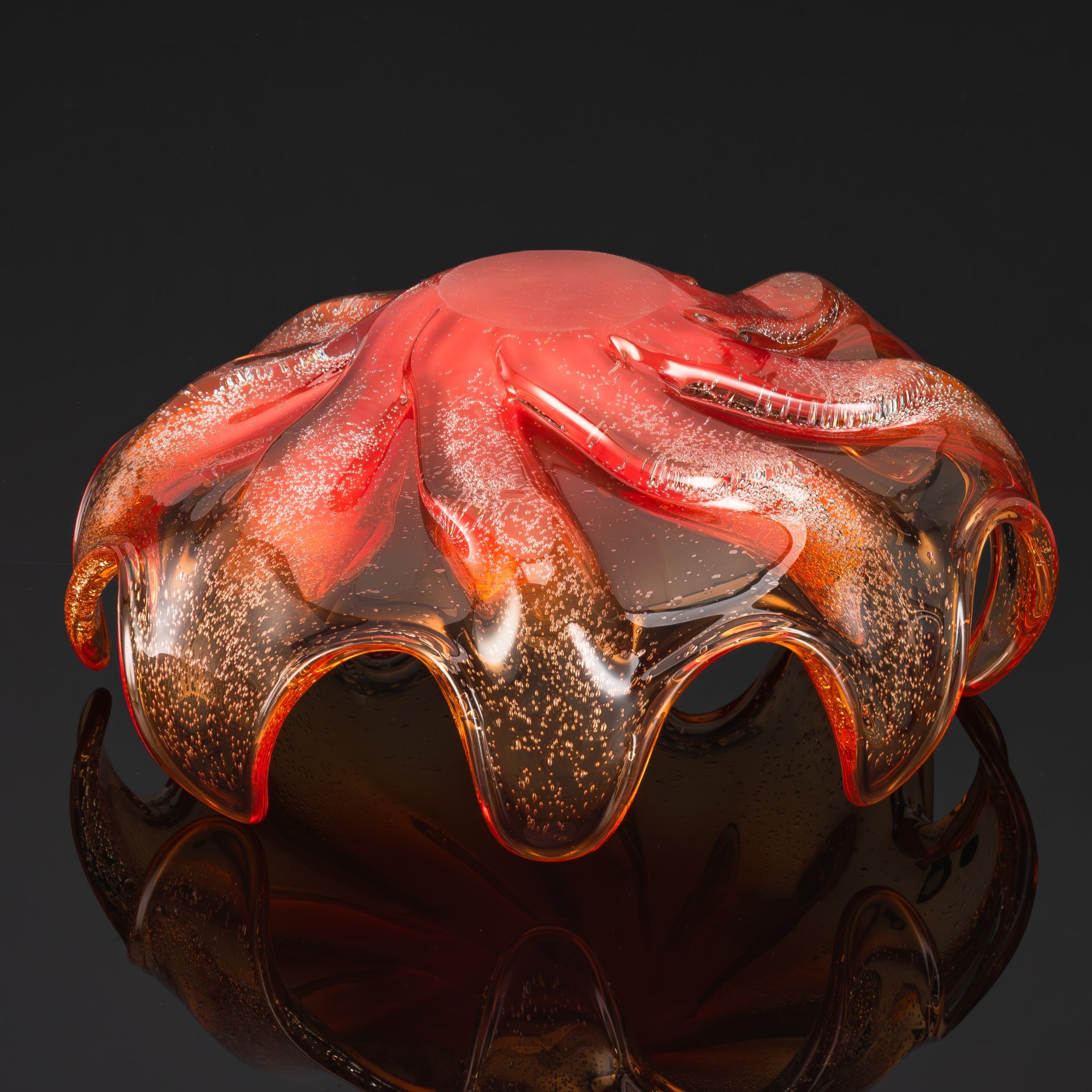 Фруктовница оранжевого оттенка, предположительно Львовская керамико-скульптурная фабрика (ЛКСФ), цветное стекло, гутная техника, бульгазе, СССР, 1960-1980 гг.